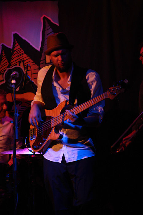 %_tempFileName2013_12_08_TommySchneller_037%