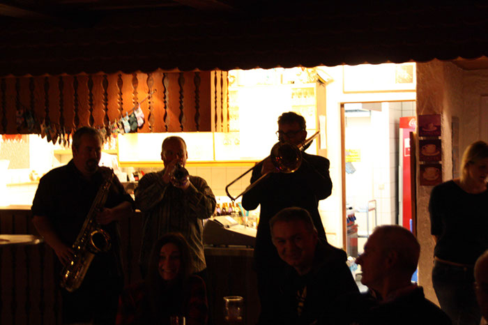 %_tempFileName2013_12_08_TommySchneller_044%