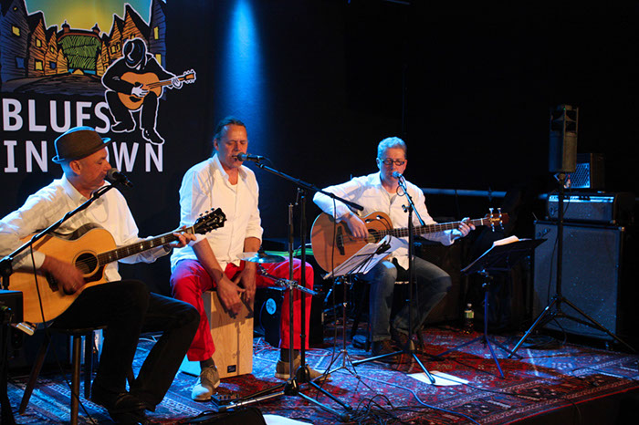 %_tempFileName2014_10_24_DogTales_16%