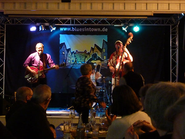 2019_11_16_RedBloomsBB_01