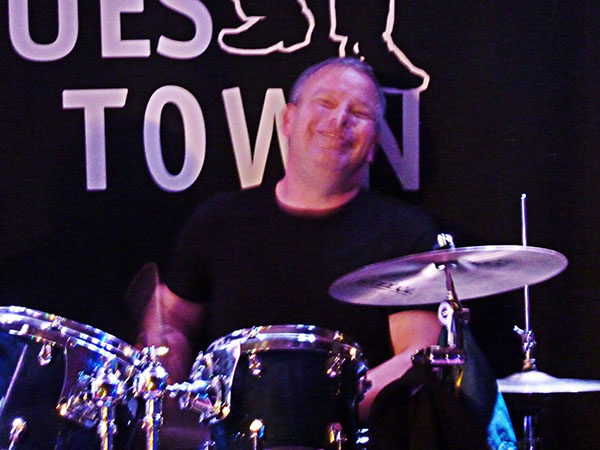 2022_09_24_BBSpecial_TreatMeLikeADog_16