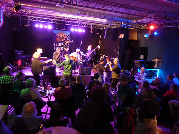 2023_02_25_Bluestrain_01