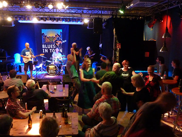 2023_09_16_TreatMeLikeADog_20