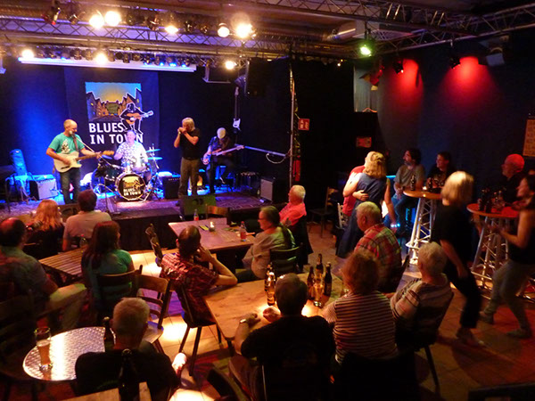 2023_09_16_TreatMeLikeADog_13